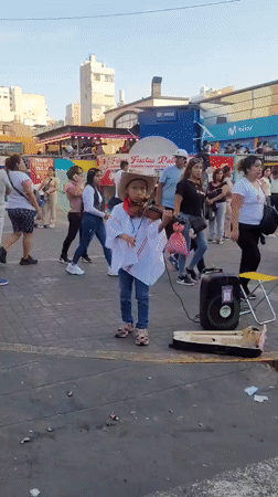 Violin street performance in La Victoria, Peru