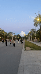 Evening stroll captures Barcelona boulevard and tunnel art gallery