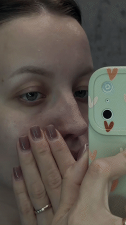Woman documents skincare routine in Reshetnikovo, Russia evening session