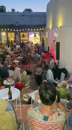 Live band draws crowds to outdoor evening performance in Tavira