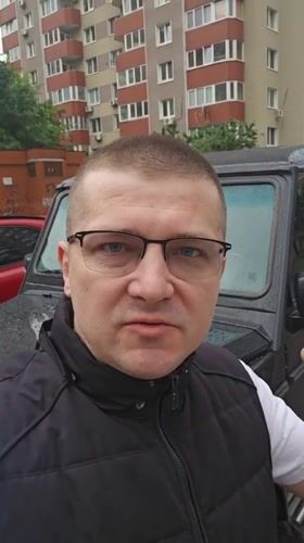 Man speaks to camera near vehicle in Kyiv