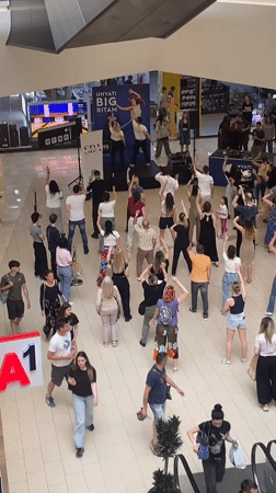 Dance-off draws crowds at Novi Sad shopping mall