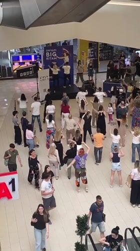 Dance-off draws crowds at Novi Sad shopping mall
