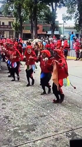Festival dancers, sleeping kittens captured in Tinaquillo, Venezuela