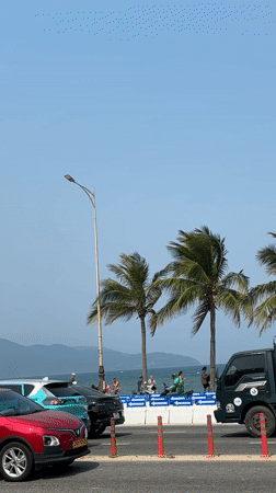 Morning scenes captured along Da Nang's busy waterfront district