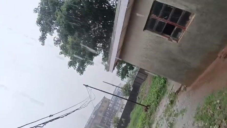 Heavy rainstorm hits Shaba Nigeria creating muddy conditions