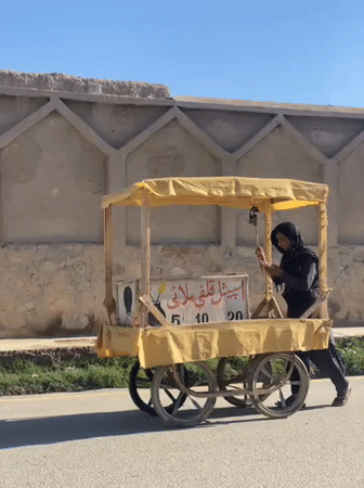 Street vendor with yellow pushcart spotted in Kandahar