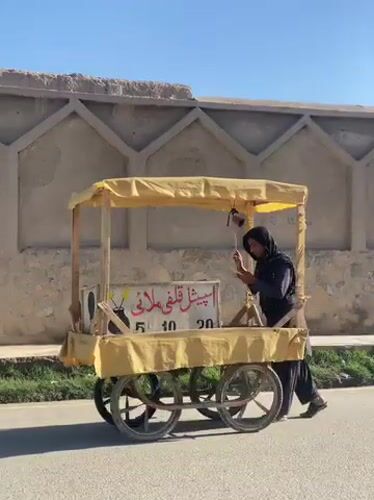 Street vendor with yellow pushcart spotted in Kandahar