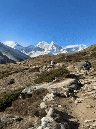 Trekkers Navigate Rocky Himalayan Trails in Nepal's Khumjung Region
