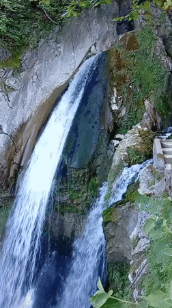 Exploring Emmetten's lake shore, waterfalls, and dinosaur footprint site