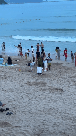 Beach afternoon rolls into beers at a bar in Jiyang