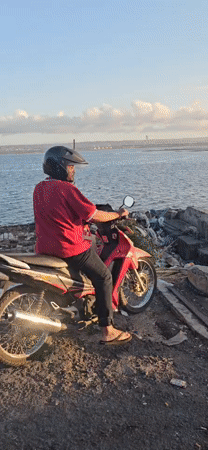 Ordinary harbor operations documented in Denpasar port area