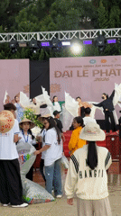 Buddhist Vesak festival draws crowds to Da Lat lakeside celebration