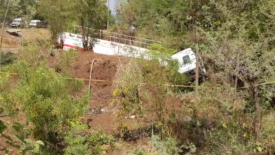Fuel tanker overturns off road in Moshi, Tanzania