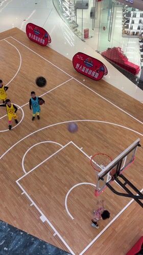 Morning family activities captured across Jiangjin shopping districts