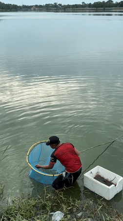 Fishing and photos at Thai waterside draw witnesses