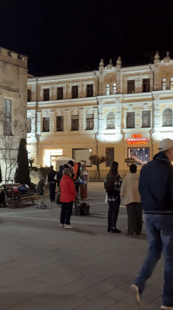 Evening street performance draws crowds in Kislovodsk square