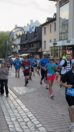 Running race held in Zakopane amid carnival attractions
