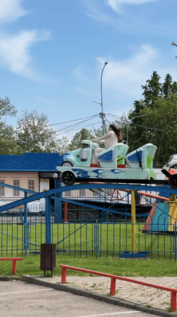 Spring morning stroll captures flowers and art in Krasnodar park