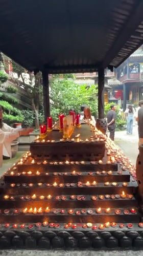 Morning visitors pray, photograph at Arhat Temple in Chongqing