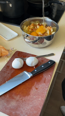 Spanish Tortilla Preparation Documented in Villaviciosa Kitchen