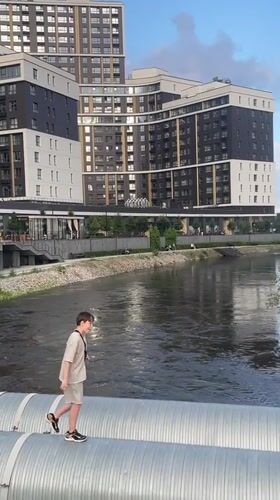 Afternoon snapshots of everyday life in Yekaterinburg