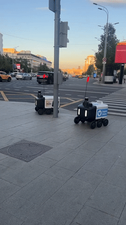 Yandex robots and scooter couriers share Moscow sidewalks