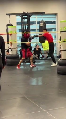 Late-night gym session documented in Puebla, Mexico