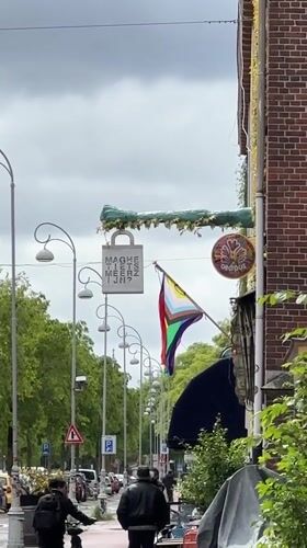 Amsterdam street walk captures everyday urban scenes