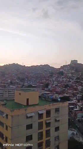 Evening Documentation of Daily Life in Caracas Neighborhoods
