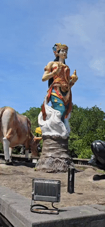 Cultural statues and wildlife observed in Denpasar waterways