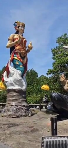 Cultural statues and wildlife observed in Denpasar waterways