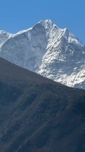 Clear mountain vista documented in Nepal's Khumbu region