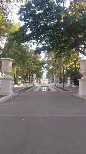 Evening park scenes captured in Caracas formal gardens