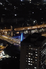 Aerial footage captures bustling Mumbai intersection at evening rush hour