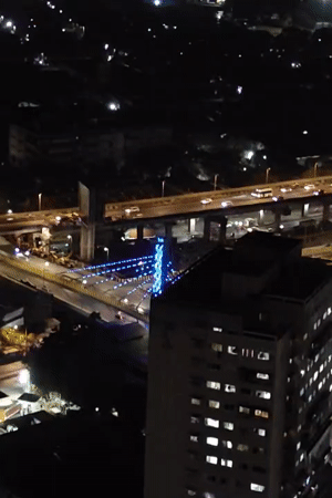 Aerial footage captures bustling Mumbai intersection at evening rush hour