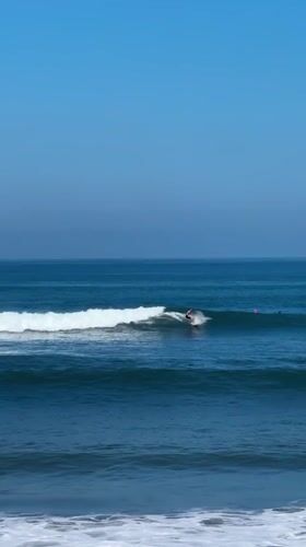 Morning surf session draws multiple riders to Kediri waters