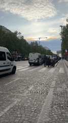 Ordinary evening activity observed near Arc de Triomphe, Paris