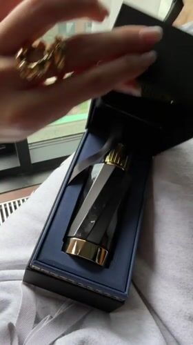 Unboxing and street scene from Moscow on a cloudy afternoon