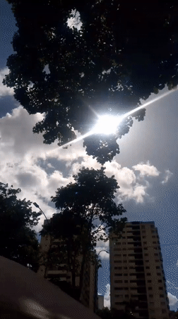 Witness documents routine street life in sunny Caracas