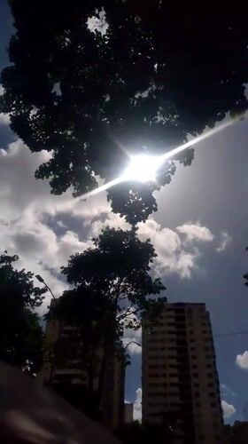 Witness documents routine street life in sunny Caracas
