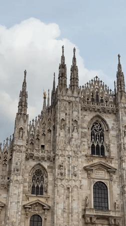 Demonstration held at Milan Cathedral square with Palestinian flags