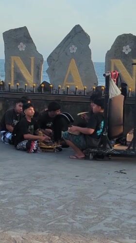 Gamelan players and a Barong costume spotted in Mengwi