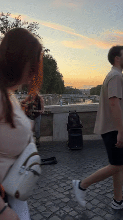 A Rome evening: Tiber at dusk, street performers, and local color