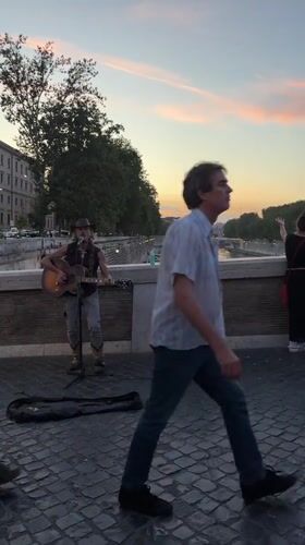 A Rome evening: Tiber at dusk, street performers, and local color