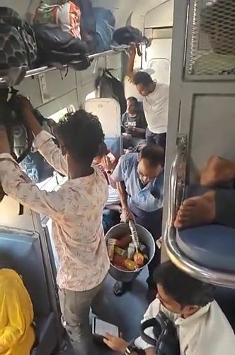 Crowded train compartment documented in Guntapalli, India