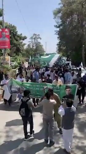 Flag-carrying procession draws crowds in Quetta streets