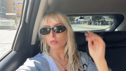 Woman in vehicle, motivational texts observed in Seoul