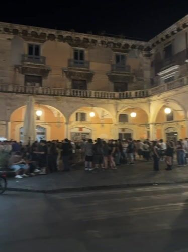 Saturday Night Life Unfolds Across Catania's Historic Center