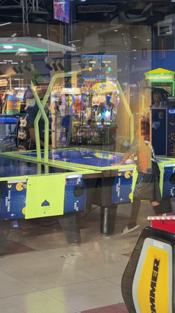 Evening leisure activities documented across Ciudad Guayana entertainment venues